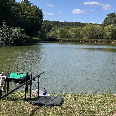 Camping Les Petites Minaudieres Coussay-les-Bois Екстер'єр фото