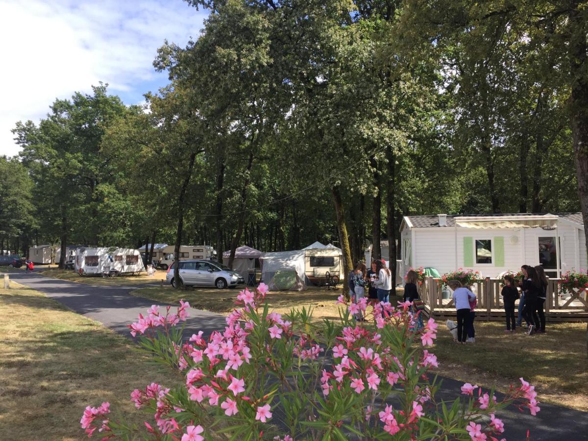 Camping Les Petites Minaudieres Coussay-les-Bois Екстер'єр фото