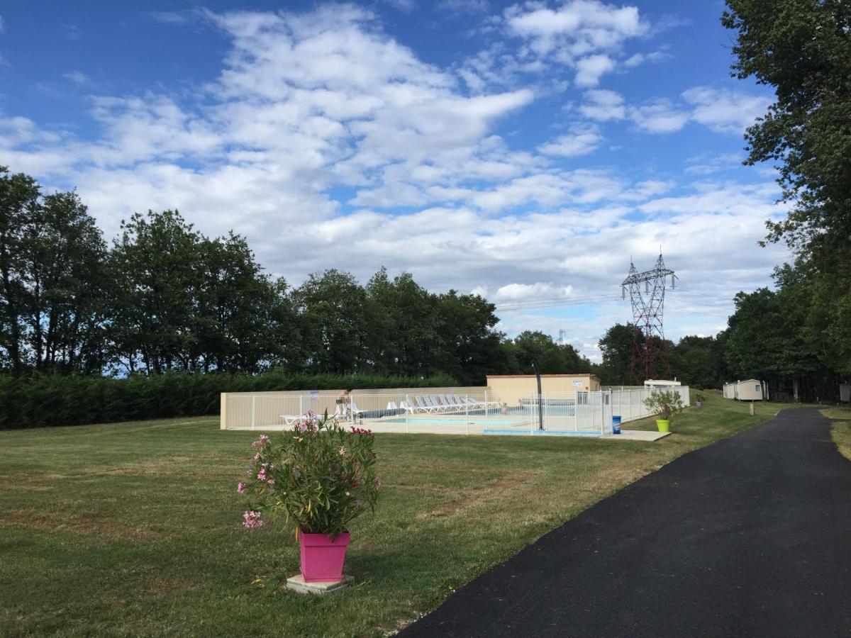 Camping Les Petites Minaudieres Coussay-les-Bois Екстер'єр фото
