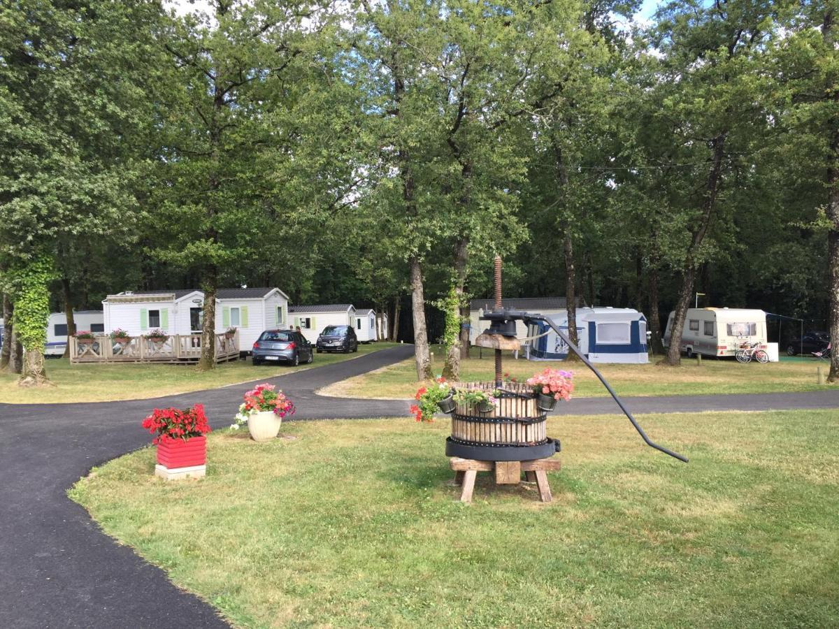 Camping Les Petites Minaudieres Coussay-les-Bois Екстер'єр фото