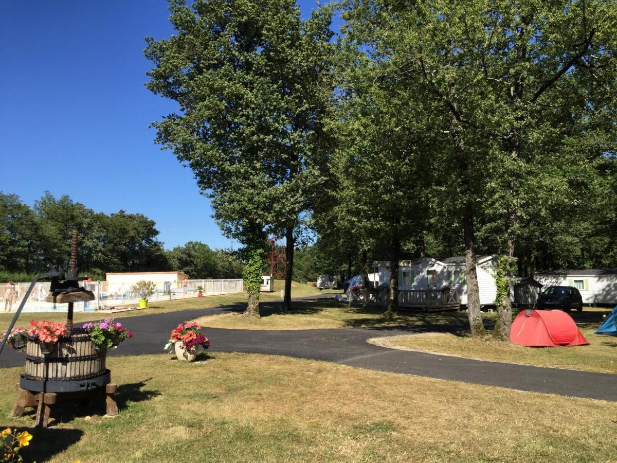 Camping Les Petites Minaudieres Coussay-les-Bois Екстер'єр фото