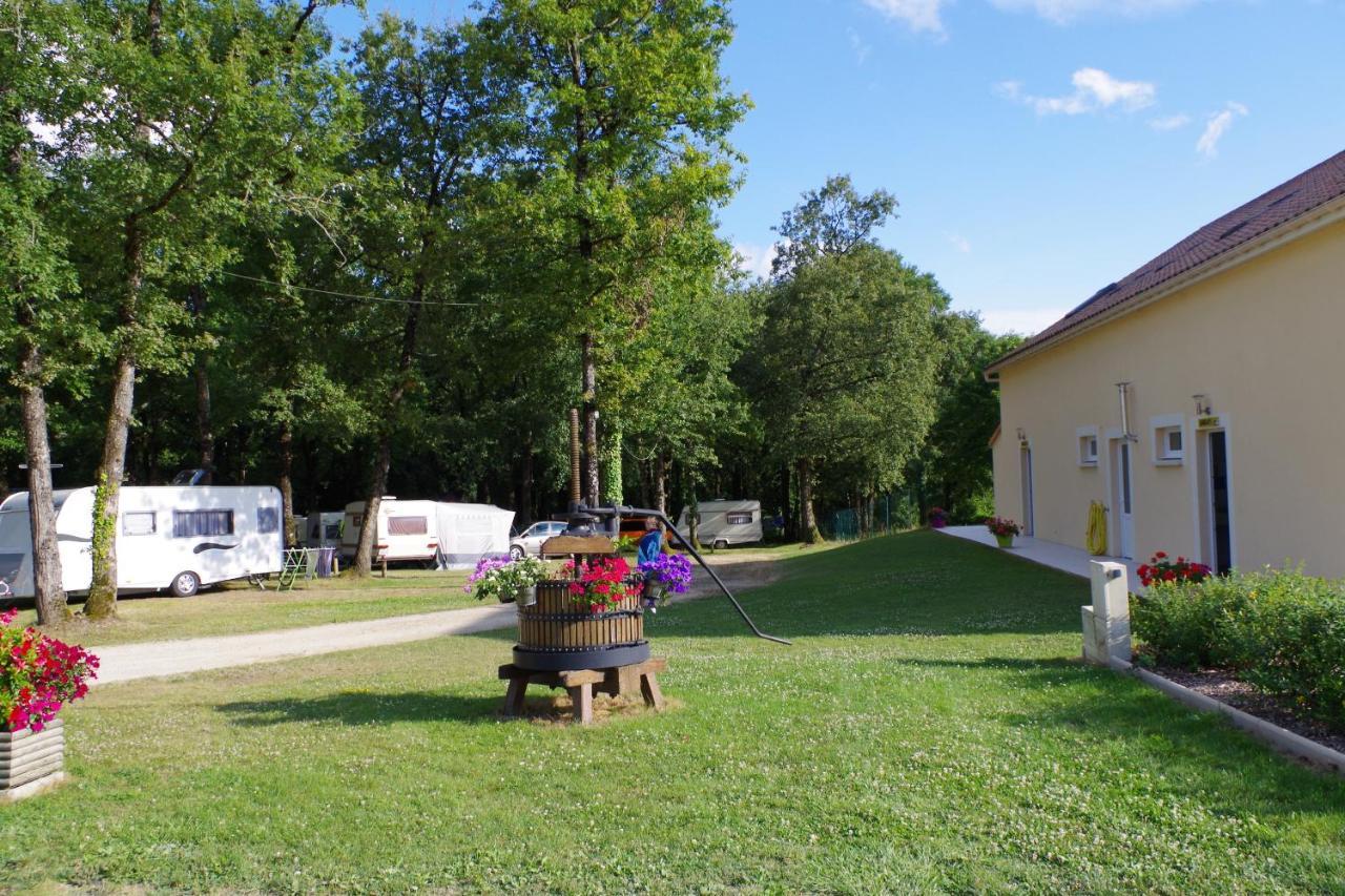 Camping Les Petites Minaudieres Coussay-les-Bois Екстер'єр фото