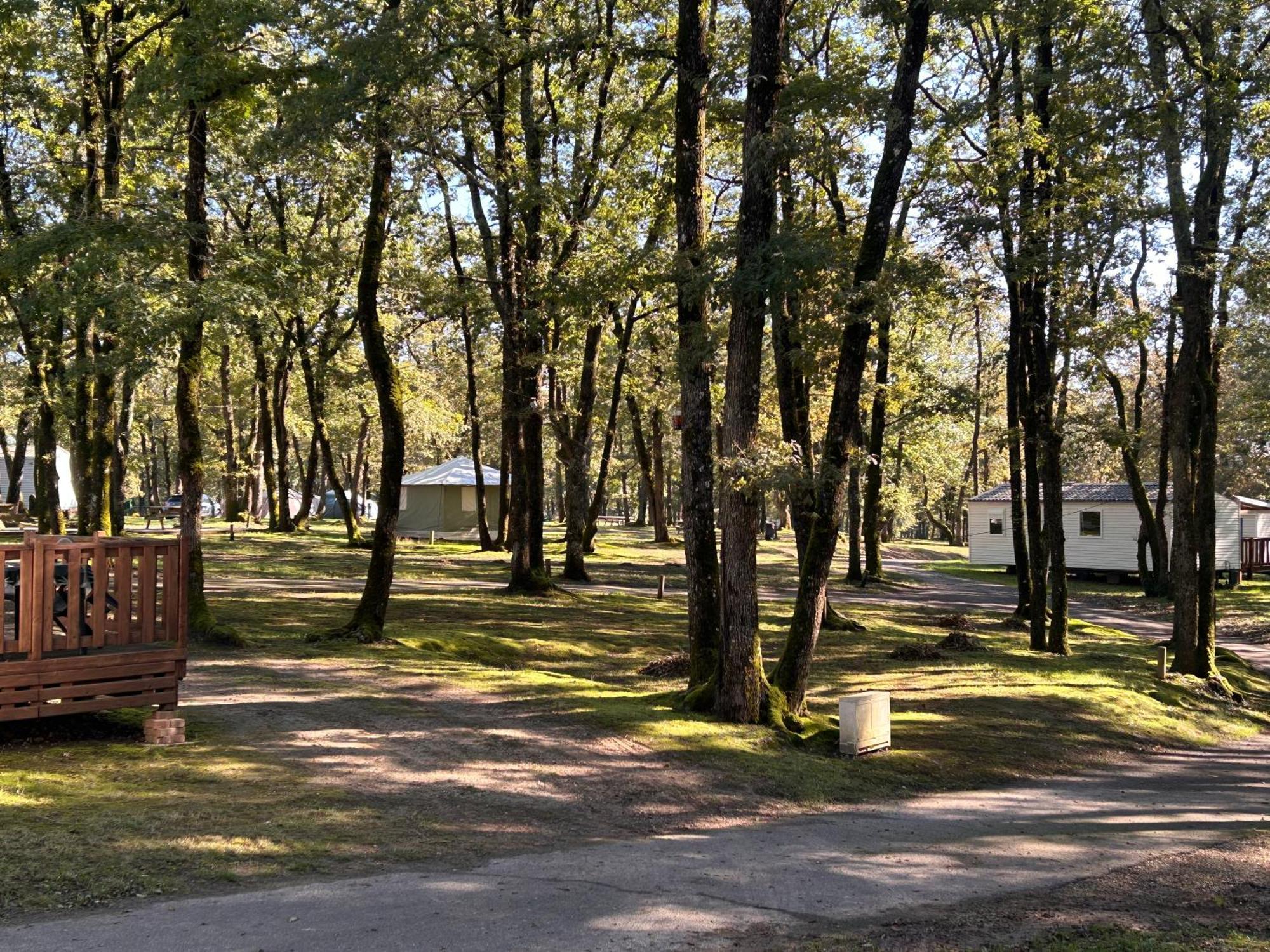 Camping Les Petites Minaudieres Coussay-les-Bois Екстер'єр фото