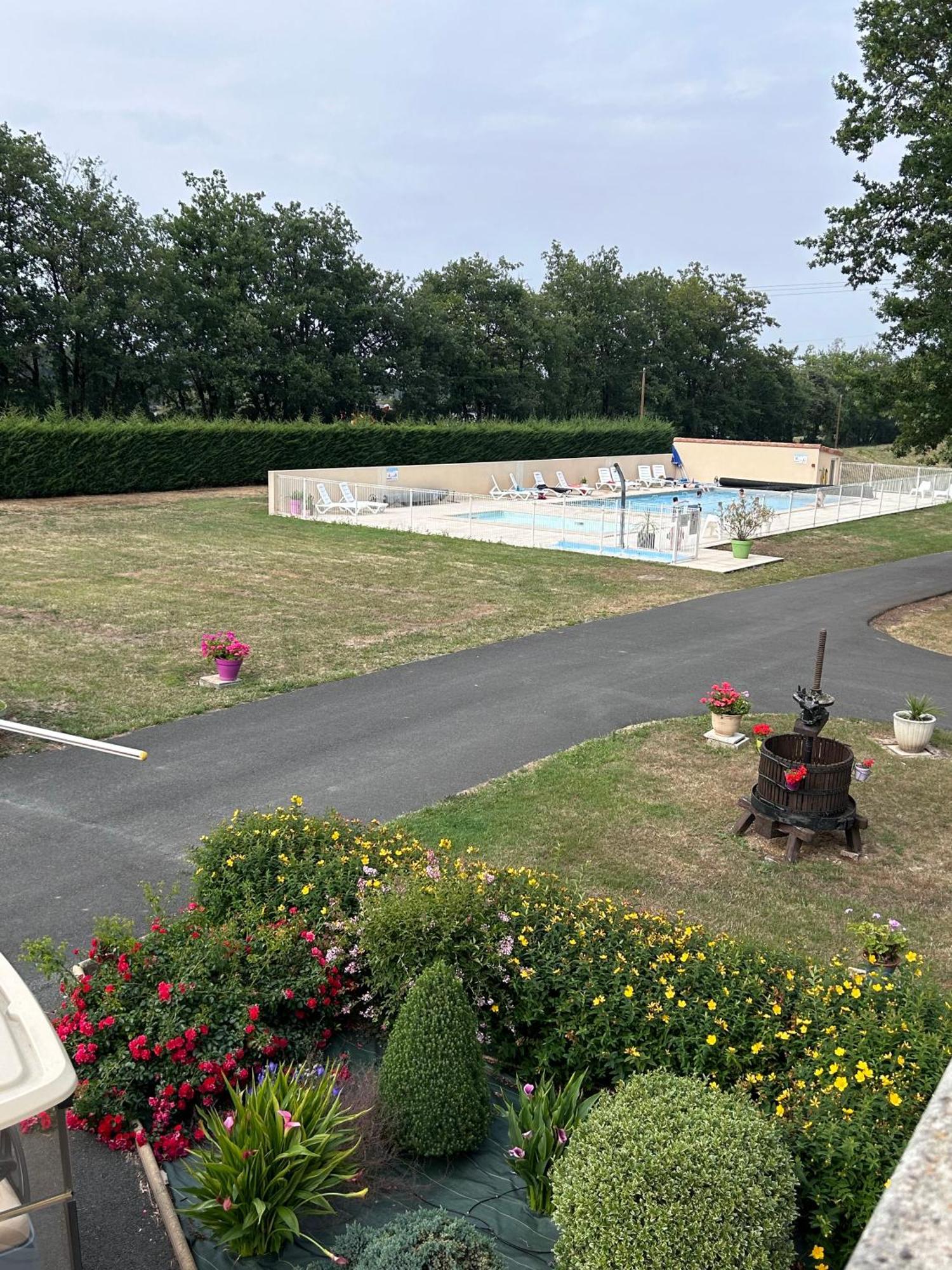 Camping Les Petites Minaudieres Coussay-les-Bois Екстер'єр фото