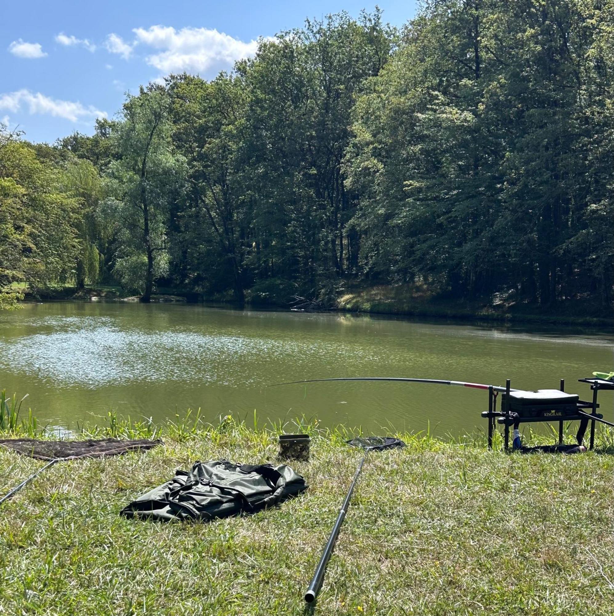 Camping Les Petites Minaudieres Coussay-les-Bois Екстер'єр фото