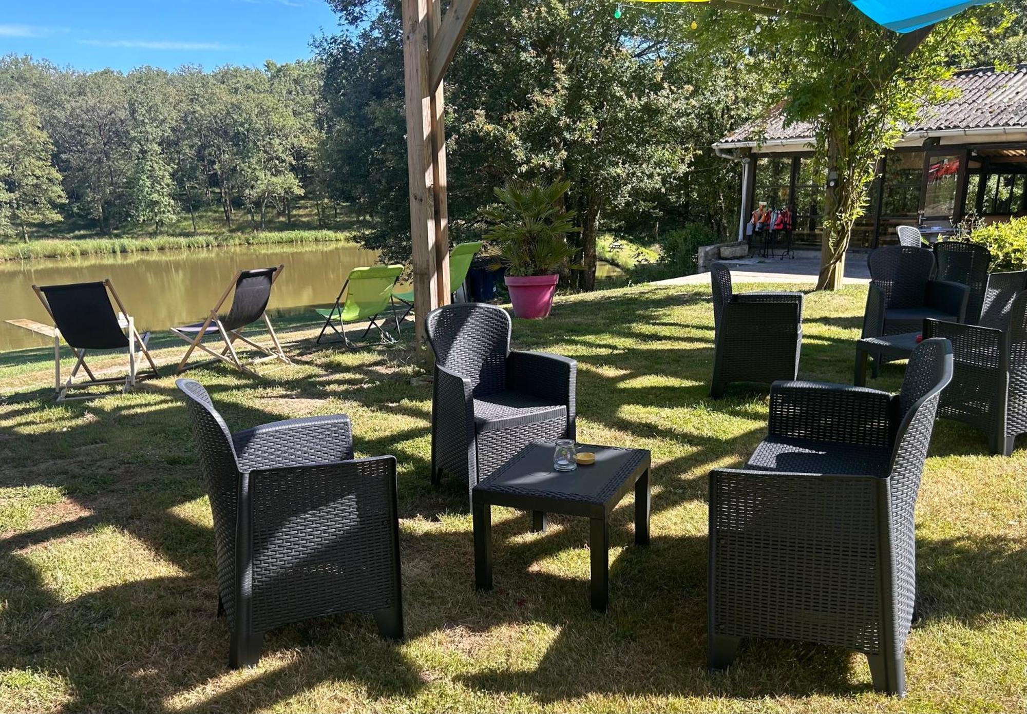 Camping Les Petites Minaudieres Coussay-les-Bois Екстер'єр фото
