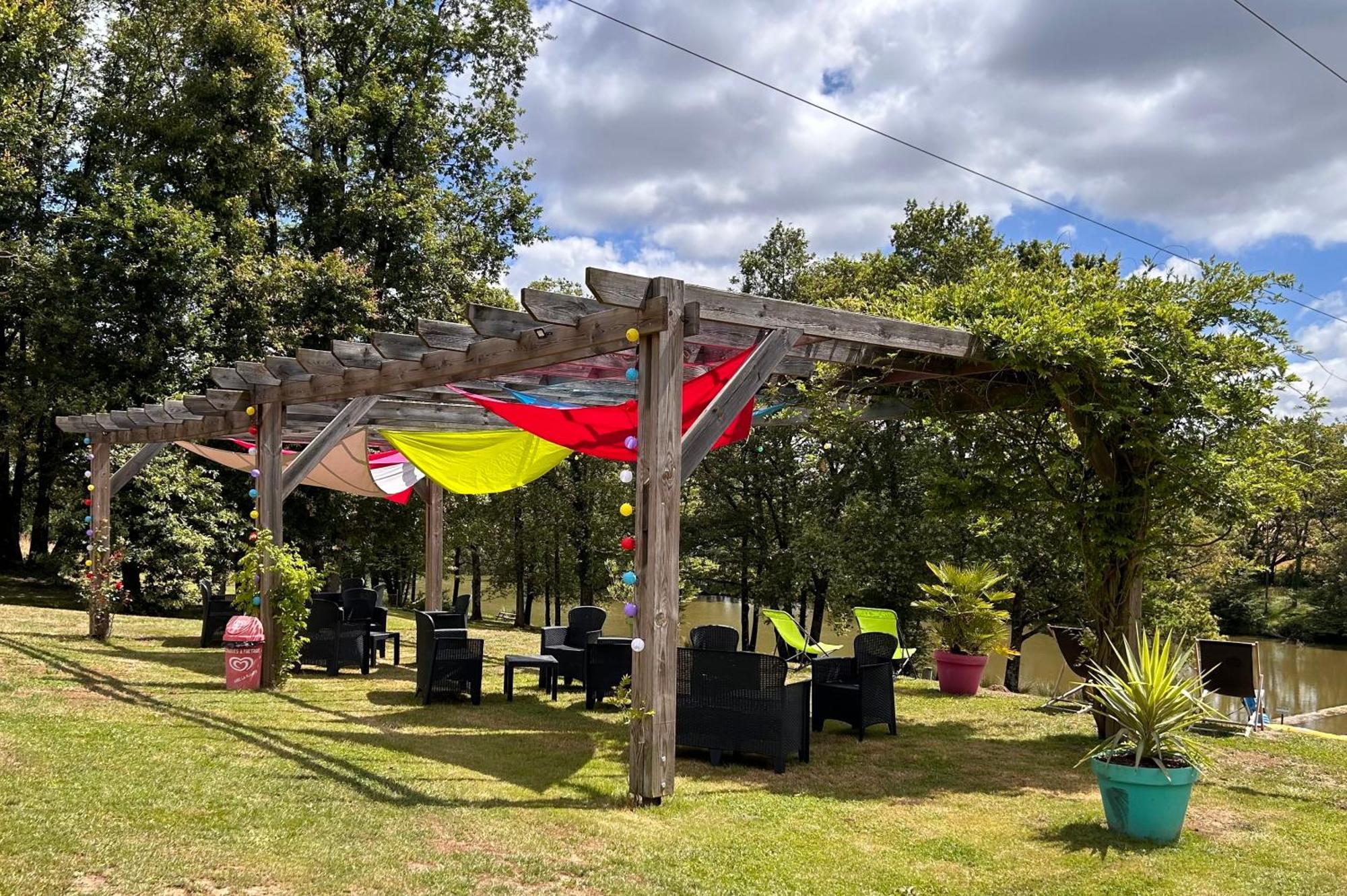 Camping Les Petites Minaudieres Coussay-les-Bois Екстер'єр фото