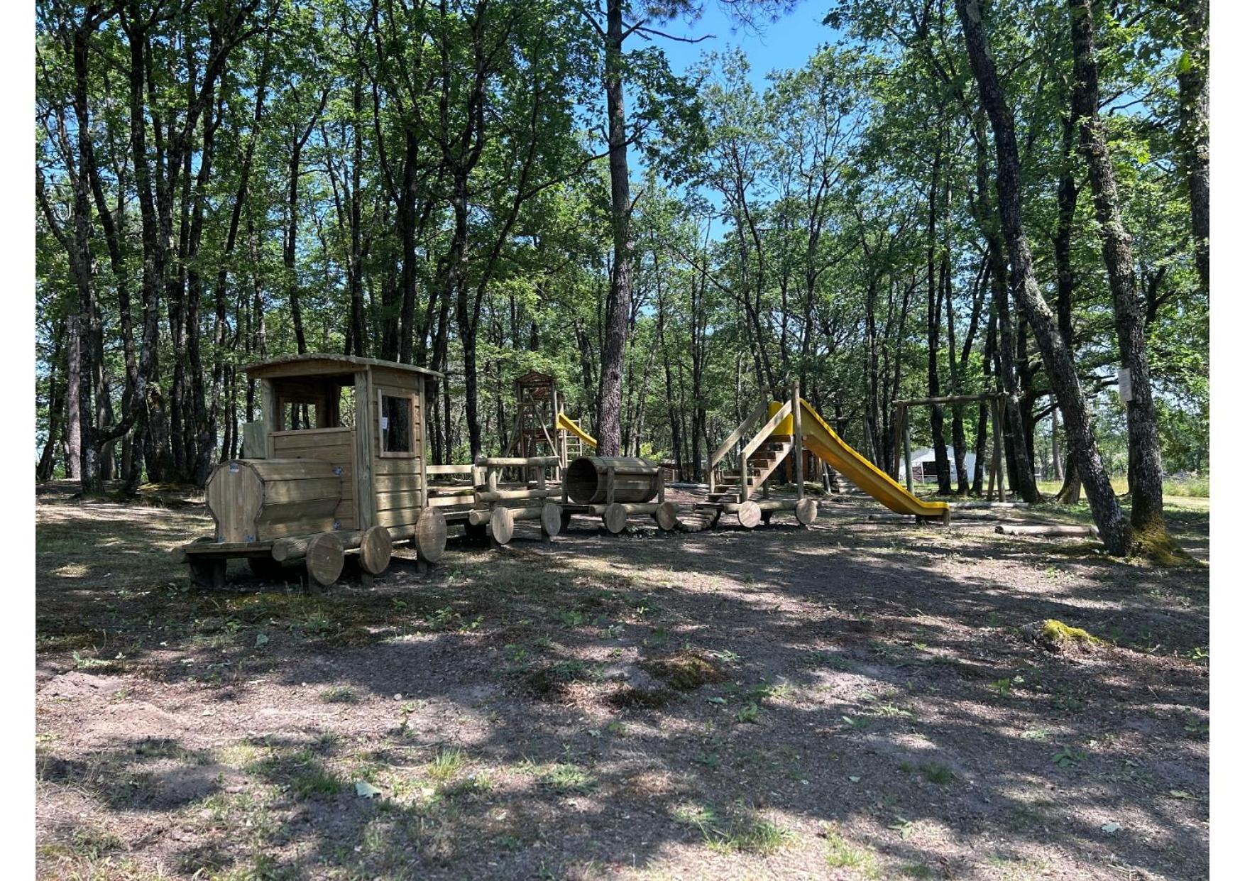 Camping Les Petites Minaudieres Coussay-les-Bois Екстер'єр фото